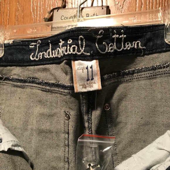 🍓2/$25🍓 Women’s denim skirt - Picture 2 of 7